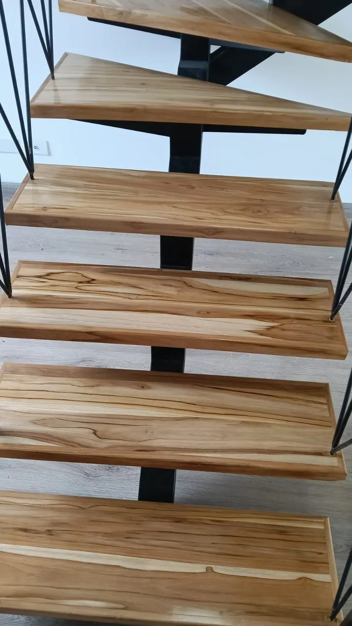 Escalera flotante