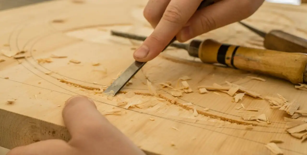 Trabajo artesanal en madera
